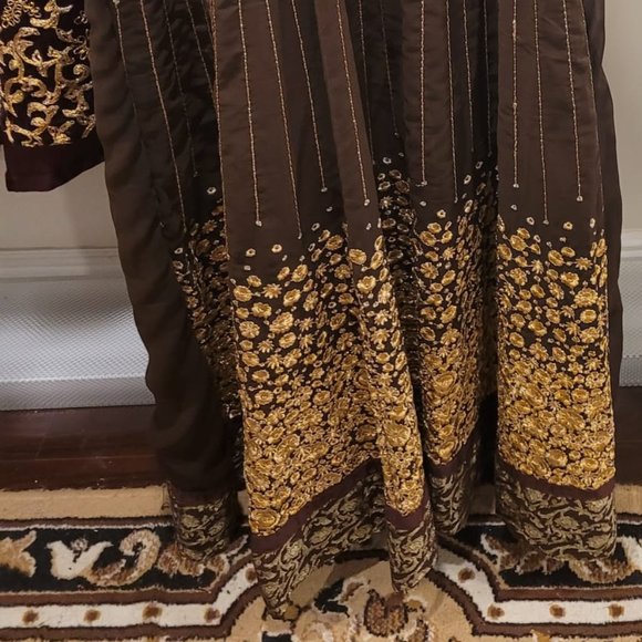 Brown georgette gown - Picture 3 of 3